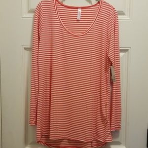 LuLaRoe Lynnae Top size Large NWT